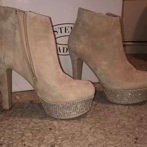 Bang Blush Suede Tan Ankle Boots by Steve Madden